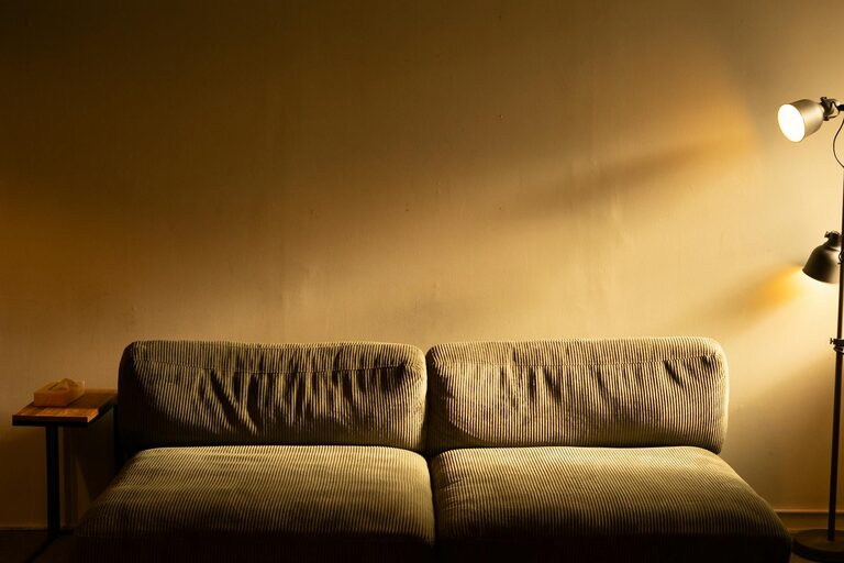 Simple Decor Tips for a Cozy and Inviting Living Space